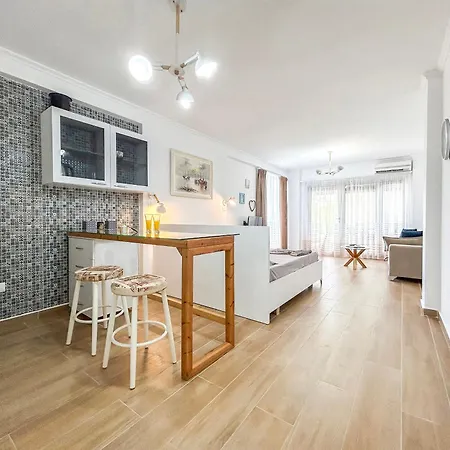 Coastal Harmony B63 Apartmán *